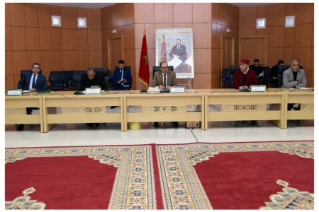 عامل الإقليم يترأس اجتماع لجنة اليقظة مع تتبع تمويل الأسواق قبل دخول شهر رمضان.
