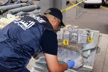 إحباط عملية كبرى للتهريب الدولي للمخدرات انطلاقا من منطقة سيدي رحال الشاطئية، وحجز ما مجموعه 18 طنا و 243 كيلوغراما من مخدر الشيرا بتنسيق مع مصالح مراقبة التراب الوطني