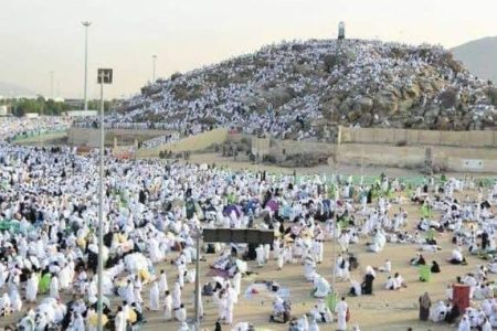 عيد الأضحى من أعظم ألأيام في الاسلام وخير الدعاء يوم عرفة : لا اله الا الله وحده لا شريك له له الملك وله الحمد وهو على كل شيء قدير