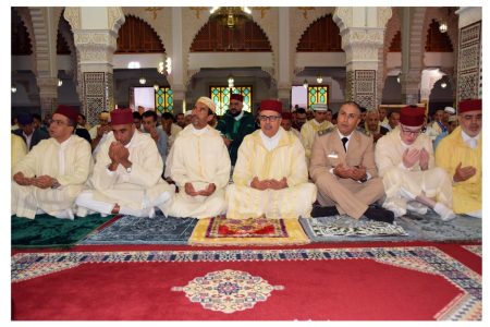 عامل إقليم ميدلت يؤدي صلاة عيد الأضحى المبارك بمسجد السلام التابع للمركب الديني