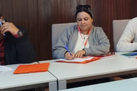 قصة نجاح وإلهام امرأة: من التعليم إلى الصحافة سماح عقيق