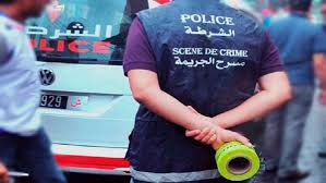 مأساوي: أقدم رجل على قتل والدته طعناً في القلب، ثم حاول الهرب بصحبة طفلته