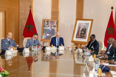 تعليمات ملكية سامية : السيد عبد اللطيف لوديي يستقبل وزير دفاع كوت ديفوار ويوقّع اتفاقًا عسكريًا يعزز التعاون الثنائي