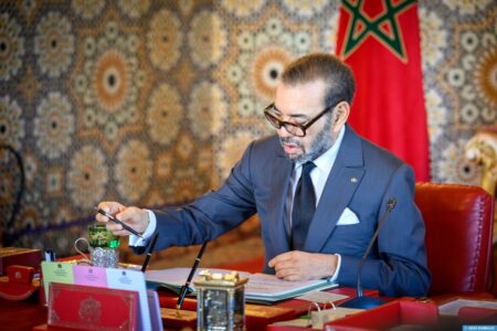 أصدر الملك محمد السادس توجيهات سامية بتعيين مسؤولين جدد في مناصب عليا، وإقرارا لتعيينات شملت 35 واليا وعاملا وسفيرا