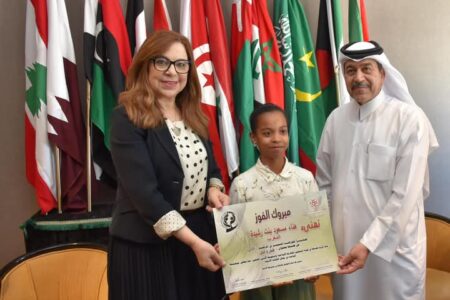 هناء مسعودي  ممثلة مدينة تنغير وجهة درعة تافيلالت الفائزة بجائزة الرتبة الثانية في مسابقة القصة القصيرة  وجاء ذلك على هامش فعاليات الجلسة الافتتاحية للمنتدى العربي للتنمية المجتمعية المنظم من طرف المركز المغربي للعمل التطوعي, والذي عرف حضور السيدة وزيرة التضامن والإدماج الاجتماعي والأسرة، ورئيس الاتحاد العربي للعمل التطوعي.