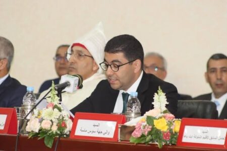 اشرف وزير الشباب والثقافة والتواصل على تنصيب عامل اشتوكة أيت باها