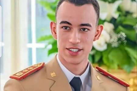 لحظة تاريخية.. ولي العهد يصل إلى القاعدة الجوية الثالثة بالقنيطرة وسط أجواء رسمية وتنظيم محكم