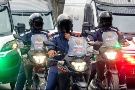 اعتقال شخصين في ابن جرير لإهانة عناصر الشرطة، وإحداث الفوضى، وتخريب منشأة عامة