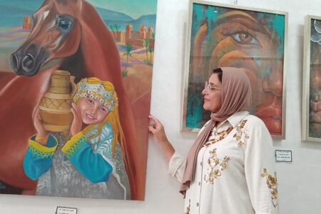 لوحات الفنانة نعيمة زمرو.. رسالة نبيلة في حب الفن والهوية والانتماء المغربي