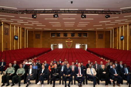 نظمت المديرية العامة للأمن الوطني زيارة ميدانية إلى مقرها الإداري الجديد بمدينة الرباط، لفائدة ضباط الاتصال والملحقين الأمنيين العاملين بالتمثيليات والهيئات الدبلوماسية لمجموعة من الدول الشقيقة والصديقة للمملكة المغربية.