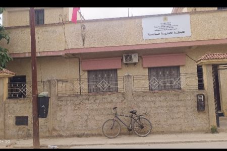 الملحقة الإدارية السادسة بالقصر الكبير مغلقة حتى 09:45… من يتحمل مسؤولية إضاعة وقت المواطنين؟*